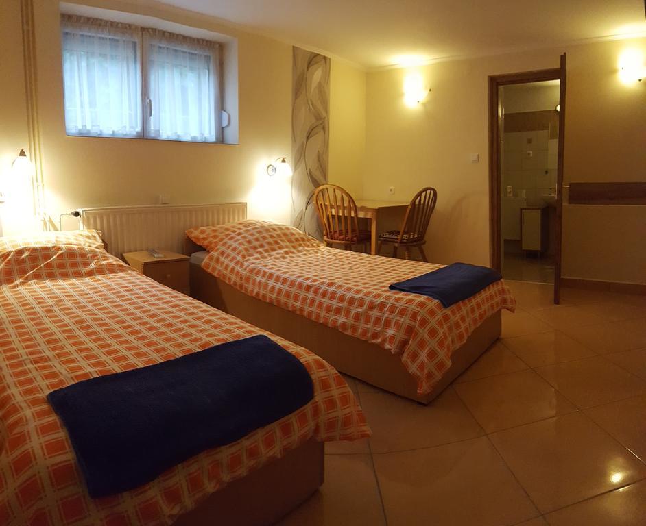 Harsfavirag Vendeghaz Bed and Breakfast Pápa Εξωτερικό φωτογραφία